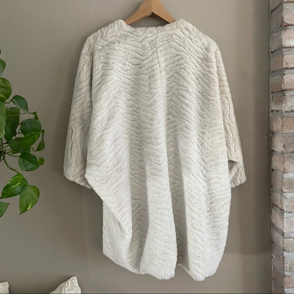 ANTRHO Faux Fur Cocoon Cardigan‎